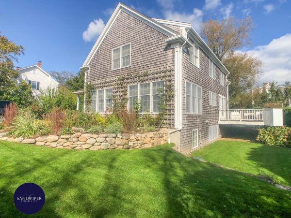Cape Cod Home 995189