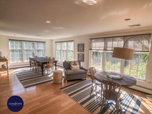 Cape Cod Home 995189