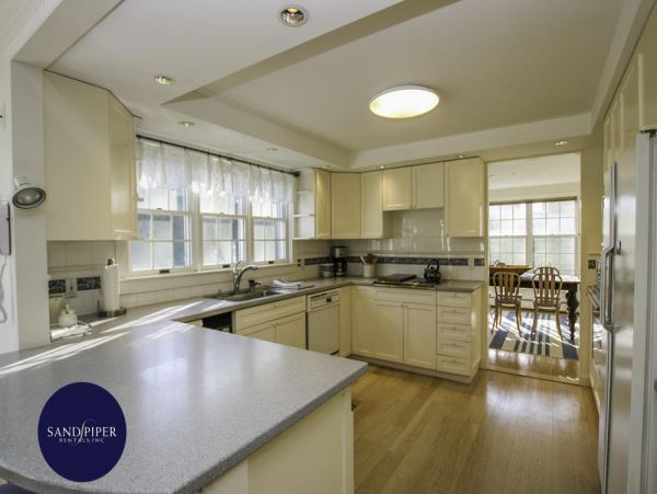 Cape Cod Home 995189