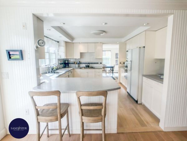 Cape Cod Home 995189