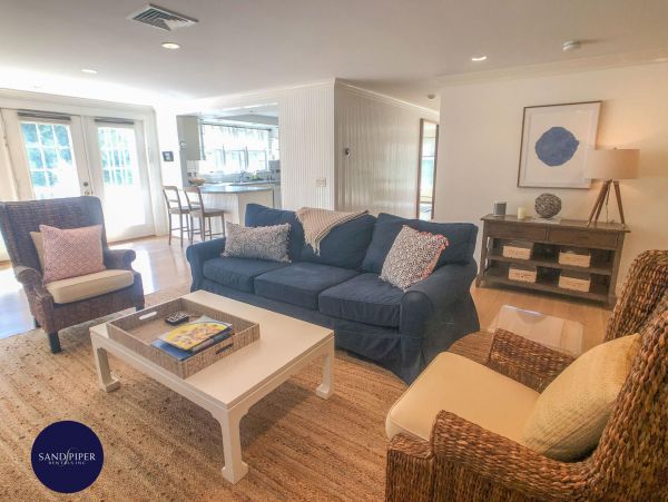 Cape Cod Home 995189