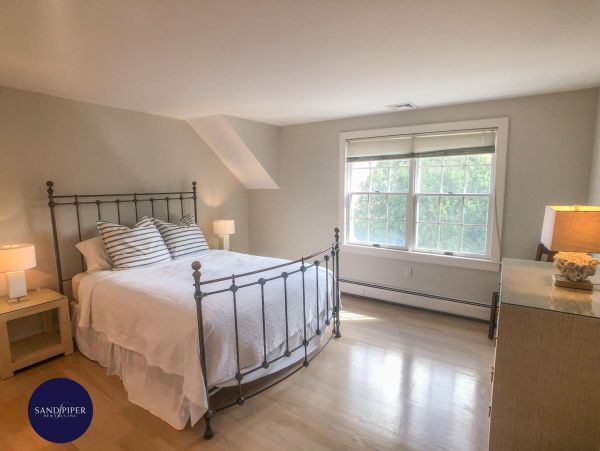 Cape Cod Home 995189