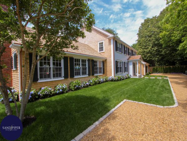 Cape Cod Home 995192