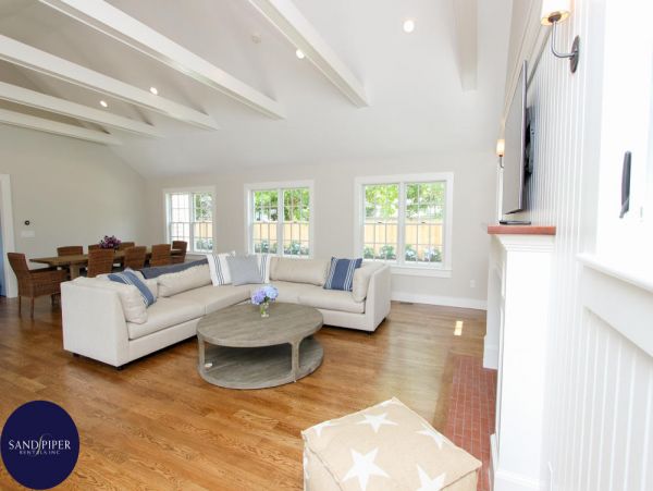 Cape Cod Home 995192