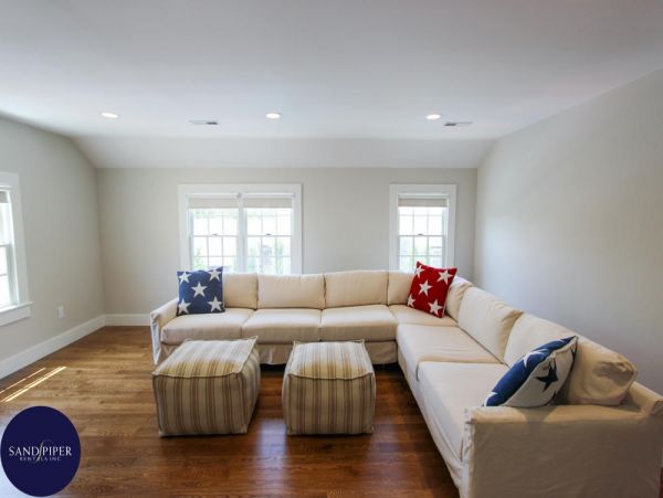 Cape Cod Home 995192