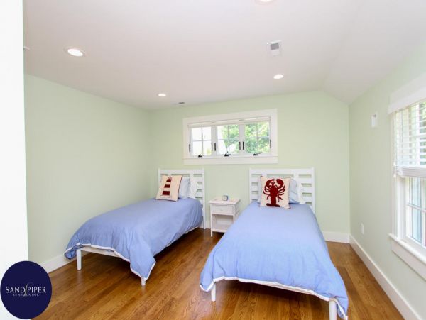 Cape Cod Home 995192