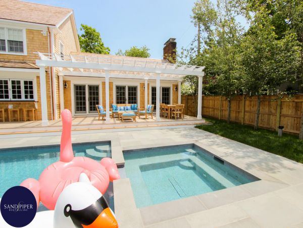 Cape Cod Home 995192