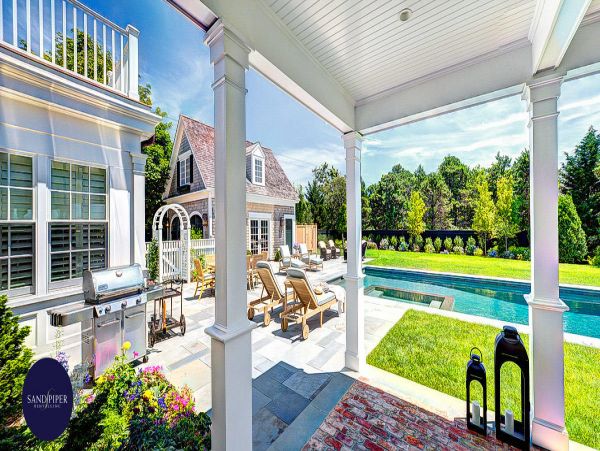 Cape Cod Home 995195