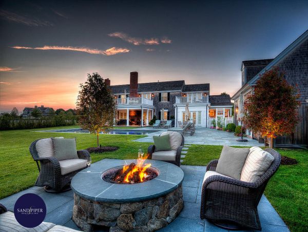 Cape Cod Home 995195