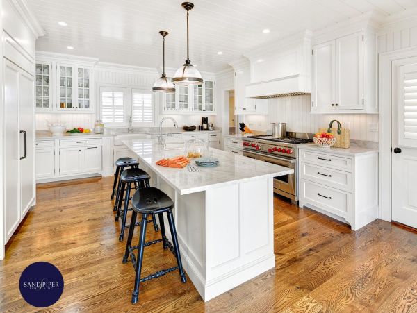 Cape Cod Home 995195