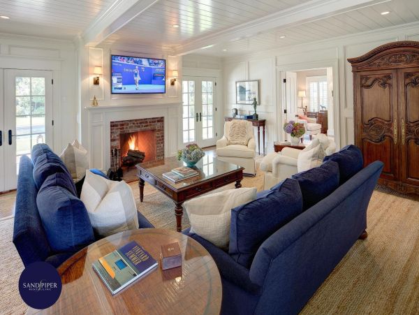 Cape Cod Home 995195