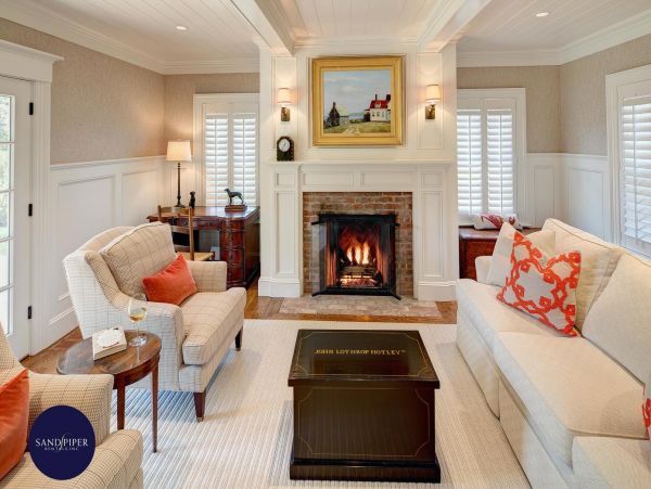Cape Cod Home 995195