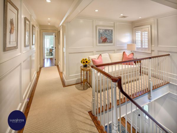 Cape Cod Home 995195
