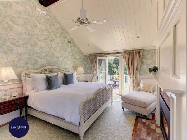 Cape Cod Home 995195