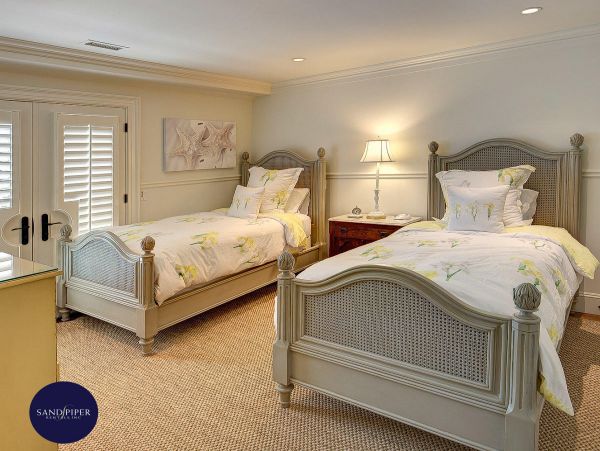 Cape Cod Home 995195