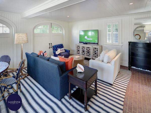Cape Cod Home 995195