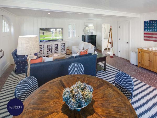 Cape Cod Home 995195
