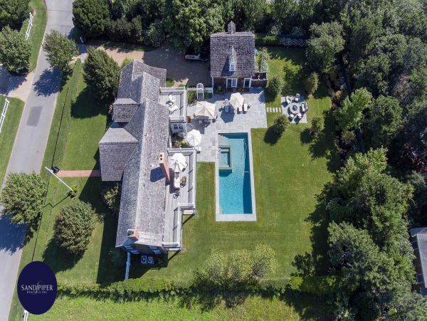 Cape Cod Home 995195