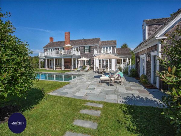 Cape Cod Home 995195
