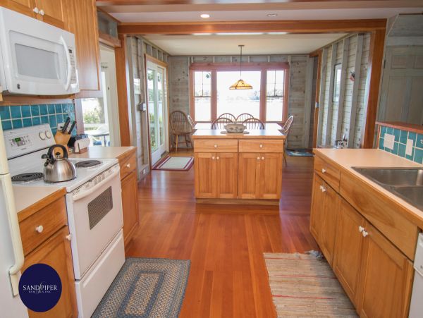 Cape Cod Home 995196