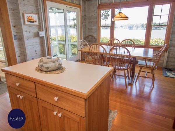 Cape Cod Home 995196