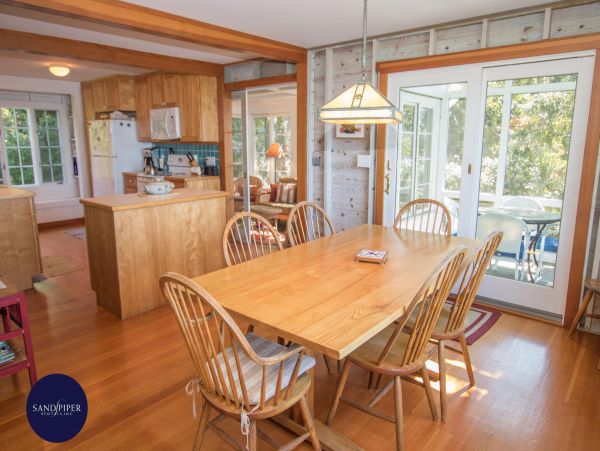 Cape Cod Home 995196