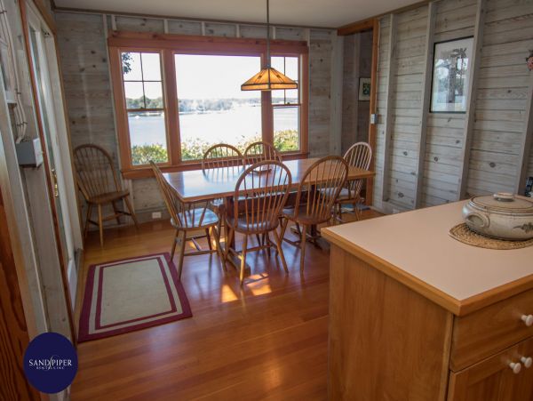 Cape Cod Home 995196