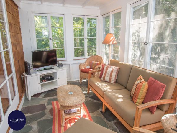 Cape Cod Home 995196