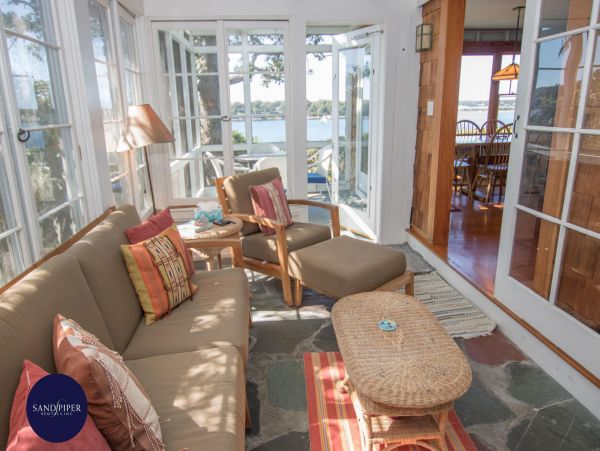Cape Cod Home 995196