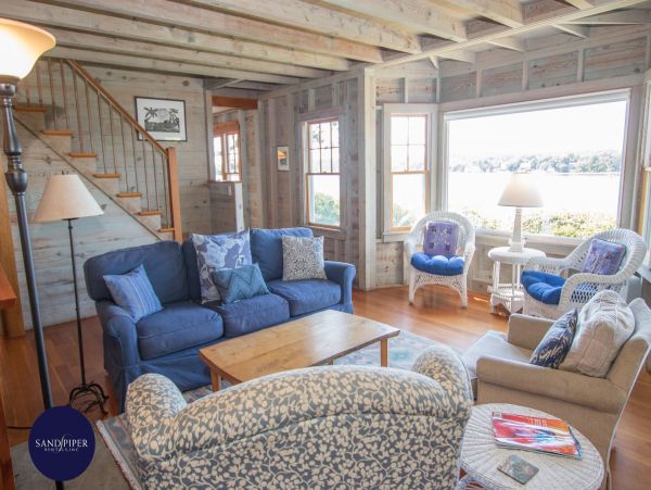 Cape Cod Home 995196