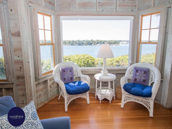 Cape Cod Home 995196