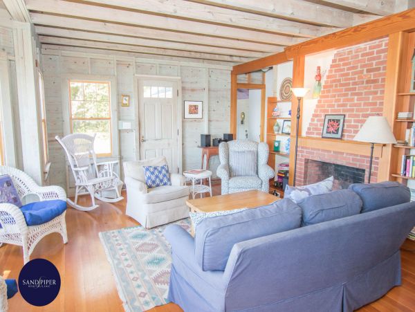 Cape Cod Home 995196
