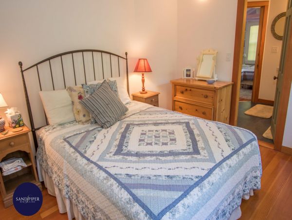 Cape Cod Home 995196