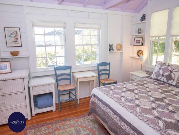 Cape Cod Home 995196
