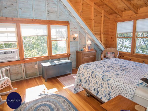Cape Cod Home 995196