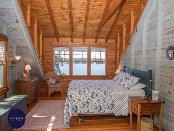 Cape Cod Home 995196