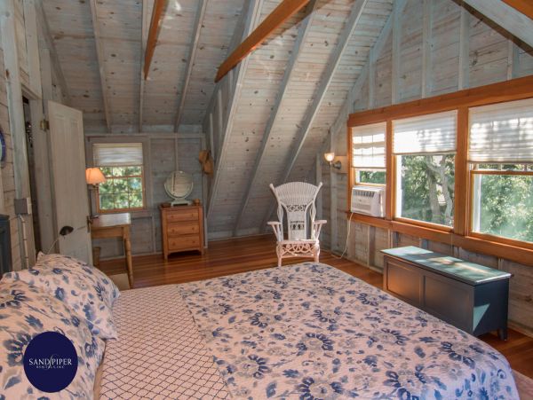 Cape Cod Home 995196