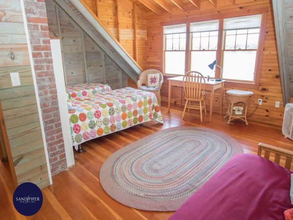 Cape Cod Home 995196