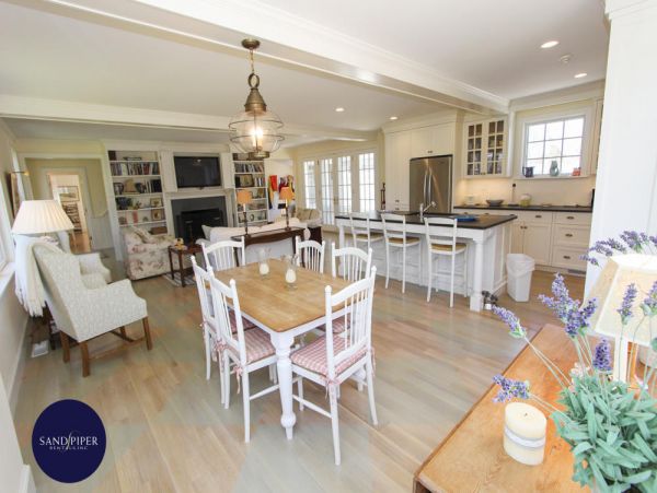 Cape Cod Home 995198