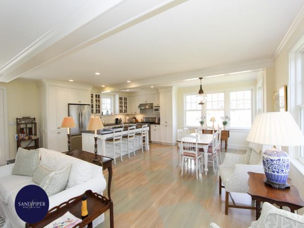 Cape Cod Home 995198