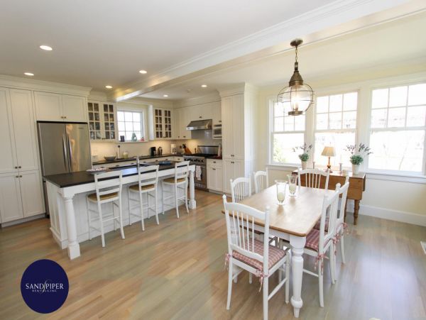 Cape Cod Home 995198