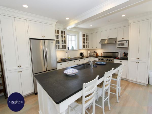 Cape Cod Home 995198