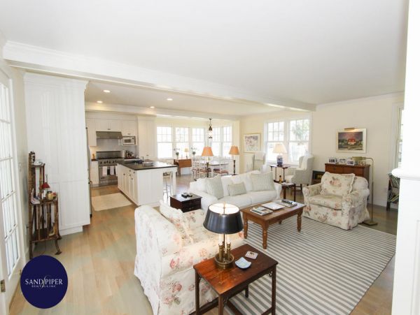Cape Cod Home 995198