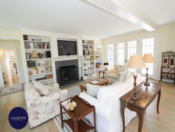 Cape Cod Home 995198
