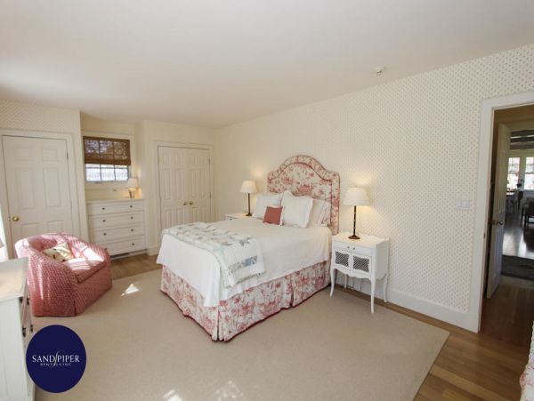 Cape Cod Home 995198