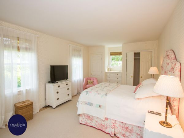 Cape Cod Home 995198