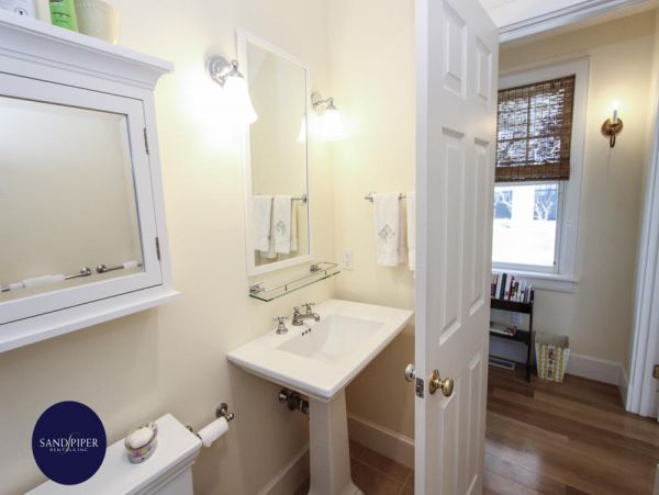 Cape Cod Home 995198