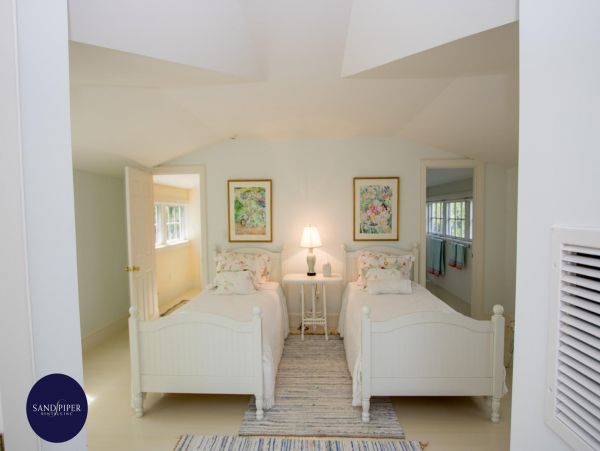 Cape Cod Home 995198