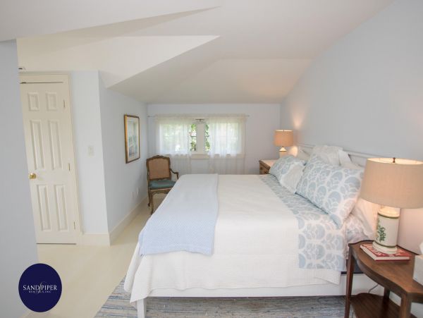 Cape Cod Home 995198