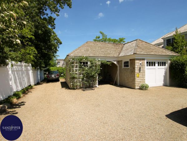 Cape Cod Home 995198
